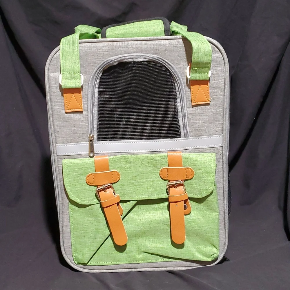 NWOT Pet carrier/backpack small dogs and cats